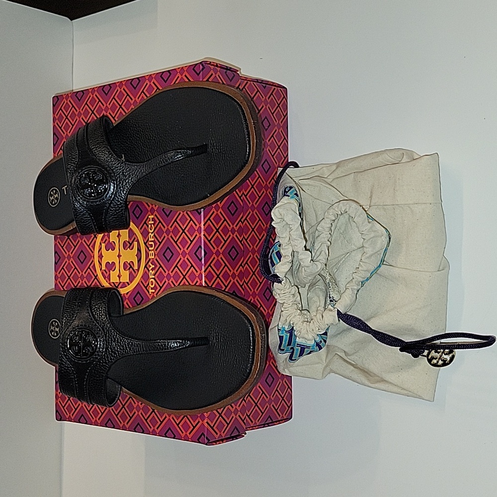 TORY BURCH SZ 7 BLACK LEATHER THONG WELT WORN ONCE